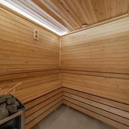 Rei Lux Aparthotel 4*